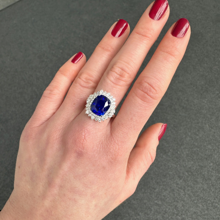 High Jewelry: Spektakulärer Ceylon Saphir Ring mit Diamanten