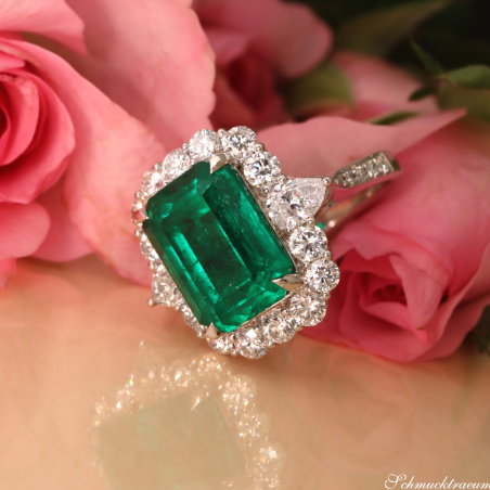 High Jewelry: Einzigartiger kolumbianischer Smaragd Ring  (Muzo Green, Minor Oil)