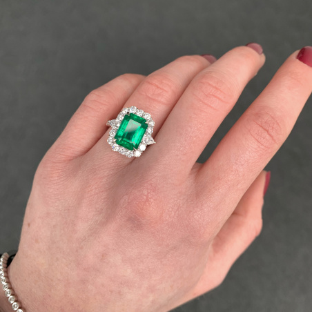 High Jewelry: Einzigartiger kolumbianischer Smaragd Ring  (Muzo Green, Minor Oil)