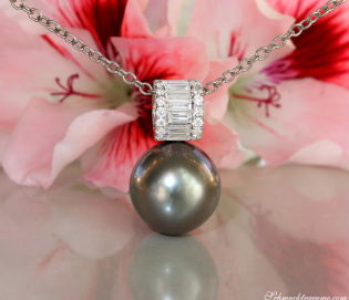 Eleganter Tahitiperle Anhänger mit Baguette Diamanten
