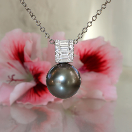 Eleganter Tahitiperle Anhänger mit Baguette Diamanten