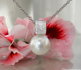 Exquisiter Süßwasserperle Anhänger mit Baguette Diamanten