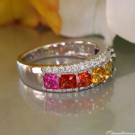 Bildschöner Bandring mit Regenbogen Saphiren & Brillanten