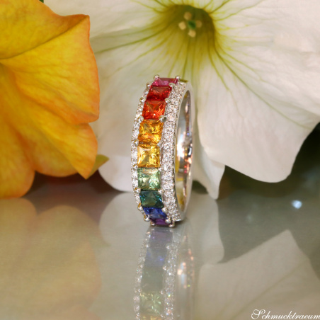 Bildschöner Bandring mit Regenbogen Saphiren & Brillanten