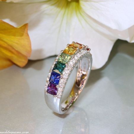 Bildschöner Bandring mit Regenbogen Saphiren & Brillanten