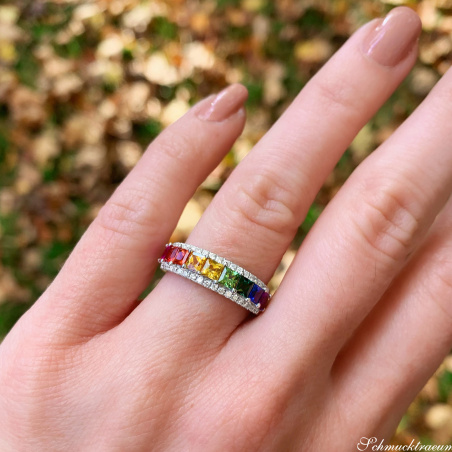 Bildschöner Bandring mit Regenbogen Saphiren & Brillanten