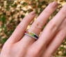 Bildschöner Bandring mit Regenbogen Saphiren & Brillanten