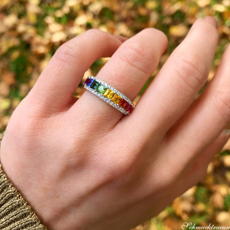 Bildschöner Bandring mit Regenbogen Saphiren & Brillanten