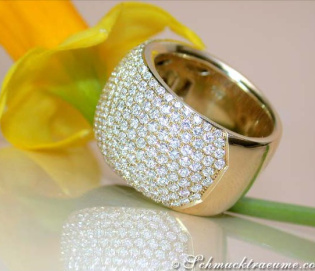 Stately Diamond Ring in Yellow gold 18k