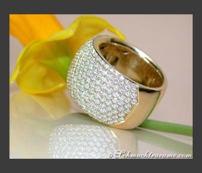 Stately Diamond Ring in Yellow gold 18k Stately Diamond Ring in Yellow gold 18k