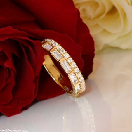Bildschöner Brillanten Band Ring mit Baguette Diamanten