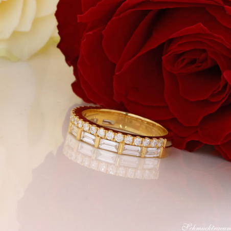 Bildschöner Brillanten Band Ring mit Baguette Diamanten