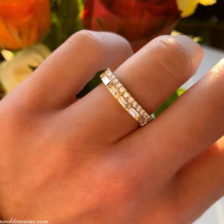 Bildschöner Brillanten Band Ring mit Baguette Diamanten