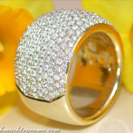 Stately Diamond Ring in Yellow gold 18k