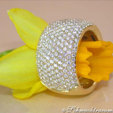 Stately Diamond Ring in Yellow gold 18k