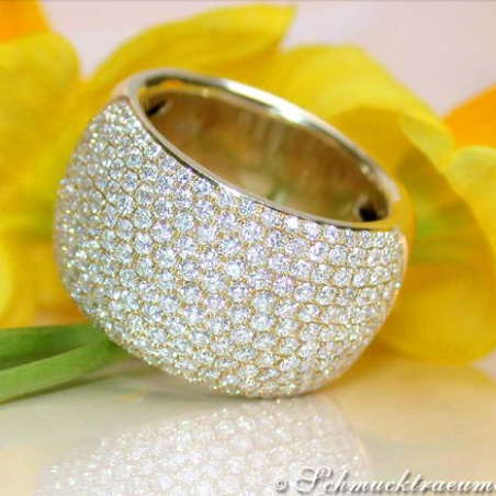 Stately Diamond Ring in Yellow gold 18k