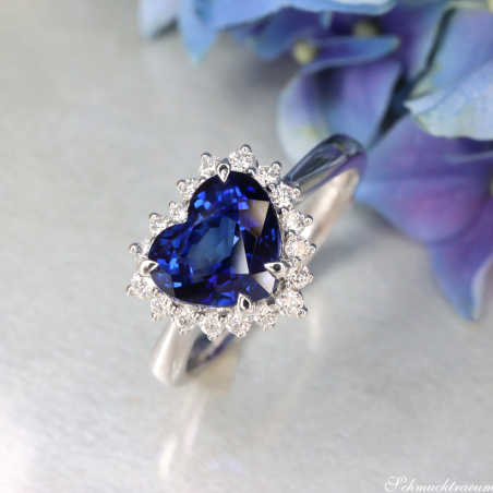 Exzellenter Saphir Herz Ring mit Brillanten