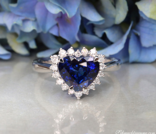 Exzellenter Saphir Herz Ring mit Brillanten