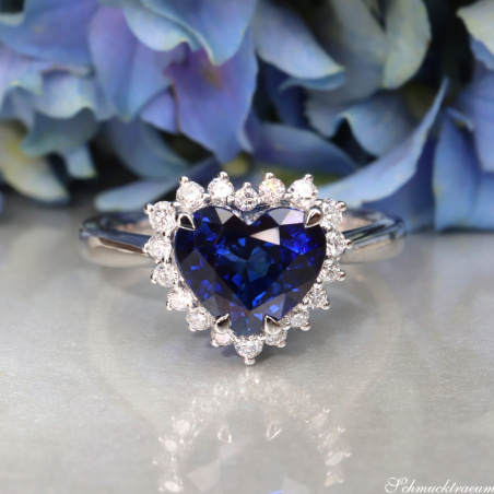 Exzellenter Saphir Herz Ring mit Brillanten