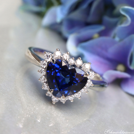 Exzellenter Saphir Herz Ring mit Brillanten
