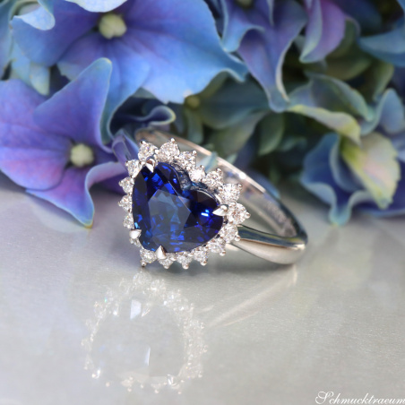 Exzellenter Saphir Herz Ring mit Brillanten