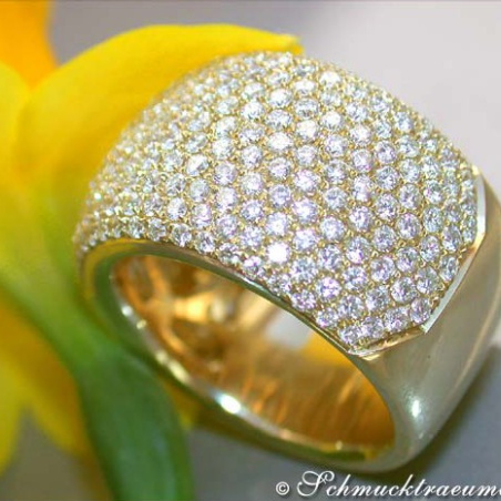 Stately Diamond Ring in Yellow gold 18k