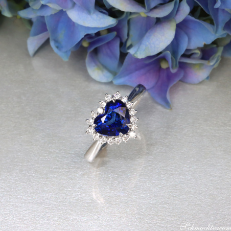 Exzellenter Saphir Herz Ring mit Brillanten