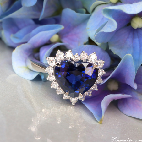 Exzellenter Saphir Herz Ring mit Brillanten