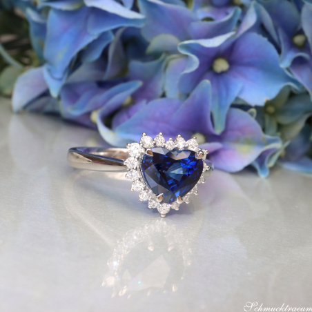Exzellenter Saphir Herz Ring mit Brillanten