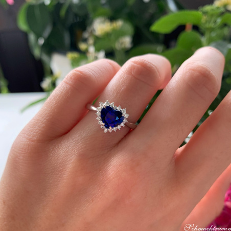 Exzellenter Saphir Herz Ring mit Brillanten