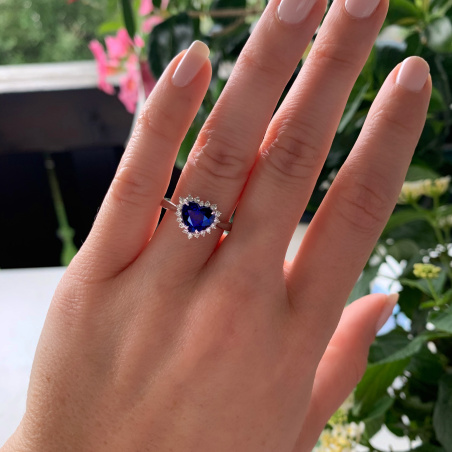 Exzellenter Saphir Herz Ring mit Brillanten