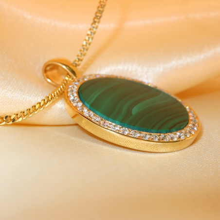Auffallender Malachit Anhänger / Kette mit Brillanten