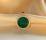 Auffallender Malachit Anhänger / Kette mit Brillanten