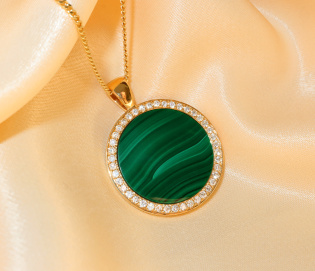 Auffallender Malachit Anhänger / Kette mit Brillanten