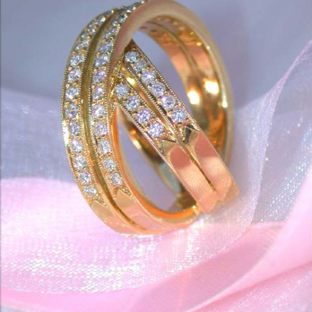 Crossover Diamond Ring in Yellow gold 18k