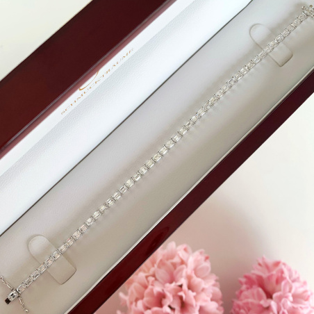 Exquisites Tennis Armband mit Diamanten im Smaragdschliff