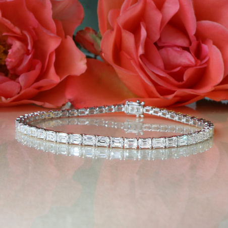 Exquisites Tennis Armband mit Diamanten im Smaragdschliff