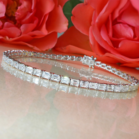 Exquisites Tennis Armband mit Diamanten im Smaragdschliff