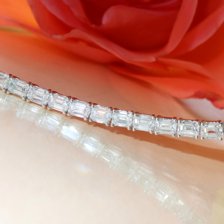 Exquisites Tennis Armband mit Diamanten im Smaragdschliff