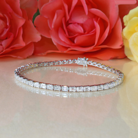 Exquisites Tennis Armband mit Diamanten im Smaragdschliff