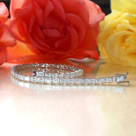 Exquisites Tennis Armband mit Diamanten im Smaragdschliff
