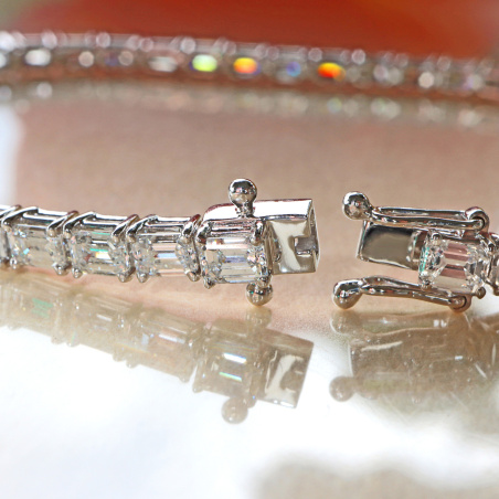 Exquisites Tennis Armband mit Diamanten im Smaragdschliff