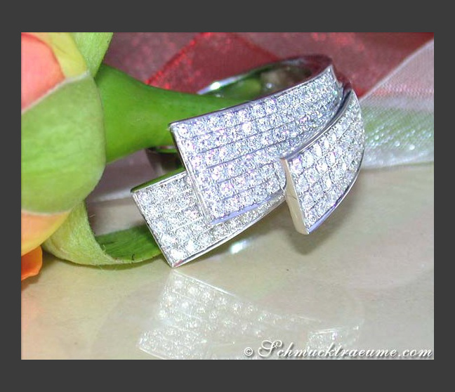 Exclusive "Fan" Style Diamond Ring Exclusive "Fan" Style Diamond Ring
