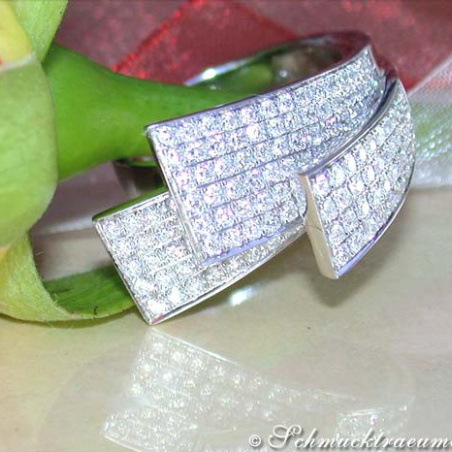 Exclusive "Fan" Style Diamond Ring