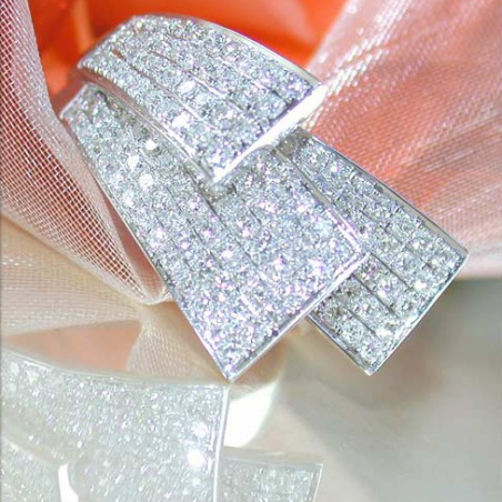 Exclusive "Fan" Style Diamond Ring