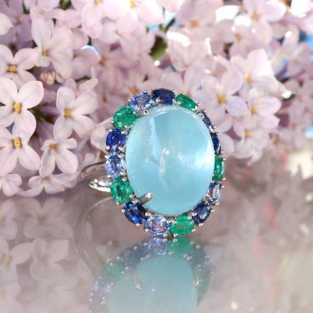 Sensationaller Milky Aquamarin Ring mit Saphiren und Smaragden