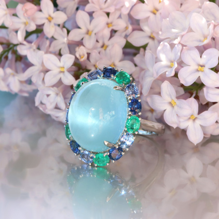 Sensationaller Milky Aquamarin Ring mit Saphiren und Smaragden