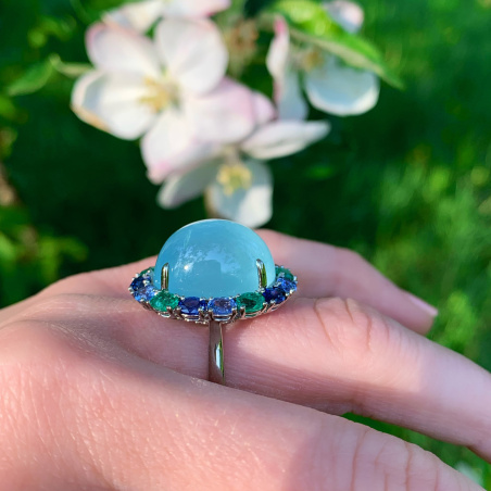 Sensationaller Milky Aquamarin Ring mit Saphiren und Smaragden