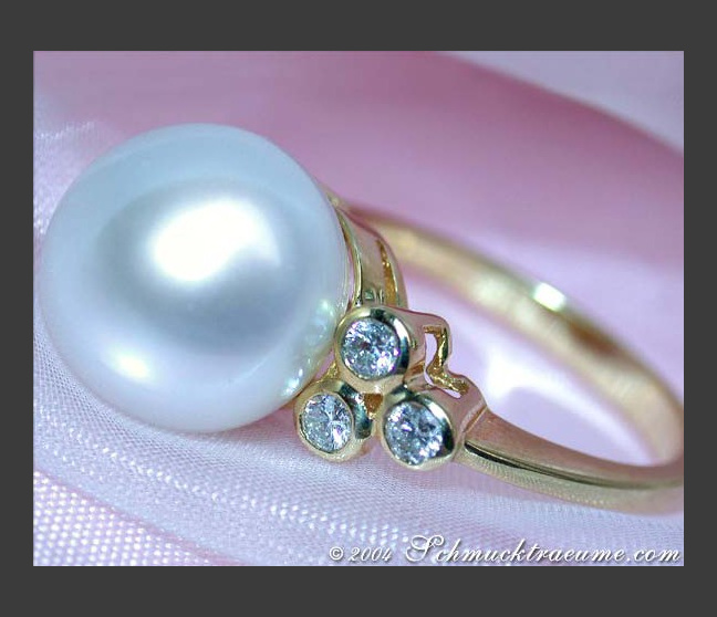 Timeless South Sea Pearl Ring with Diamonds in Yellow gold 14k Timeless South Sea Pearl Ring with Diamonds in Yellow gold 14k