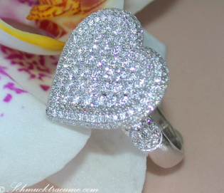 Opulent Diamond Heart Ring (2,36 ct.)
